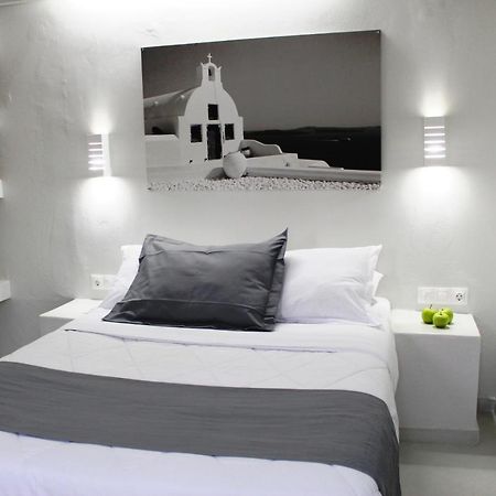 Happy Fish Rooms- Beachfront Perissa (Santorini) Exterior foto