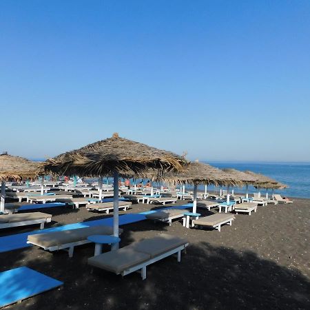 Happy Fish Rooms- Beachfront Perissa (Santorini) Exterior foto